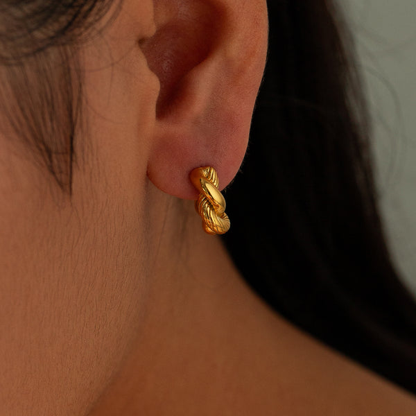 Wholesale Simple Classic Twist Plating Stainless Steel 18K Gold Plated Ear Studs Pair