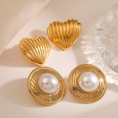 wholesale Retro Simple Style Commute Round Heart Shape Inlay 304 Stainless Steel Pearl Ear Studs - ChicMeto