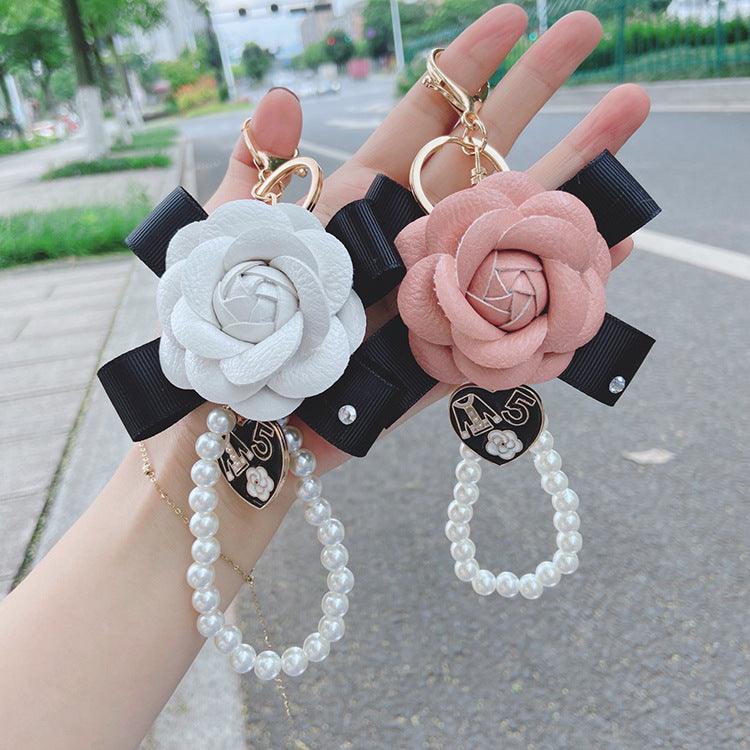 Wholesale 1 Piece Fashion Heart Shape Flower PU Leather Imitation Pearl Women's Bag Pendant Keychain - ChicMeto