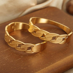 Wholesale Casual Simple Style Solid Color Titanium Steel Criss Cross Plating 18K Gold Plated Bangle - ChicMeto