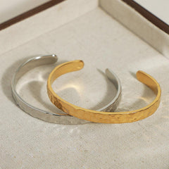 Wholesale Casual Simple Titanium Steel Bangle Solid Color with 18K Gold Plated Indentation - ChicMeto