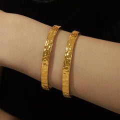 Wholesale Casual Simple Titanium Steel Bangle Solid Color with 18K Gold Plated Indentation - ChicMeto