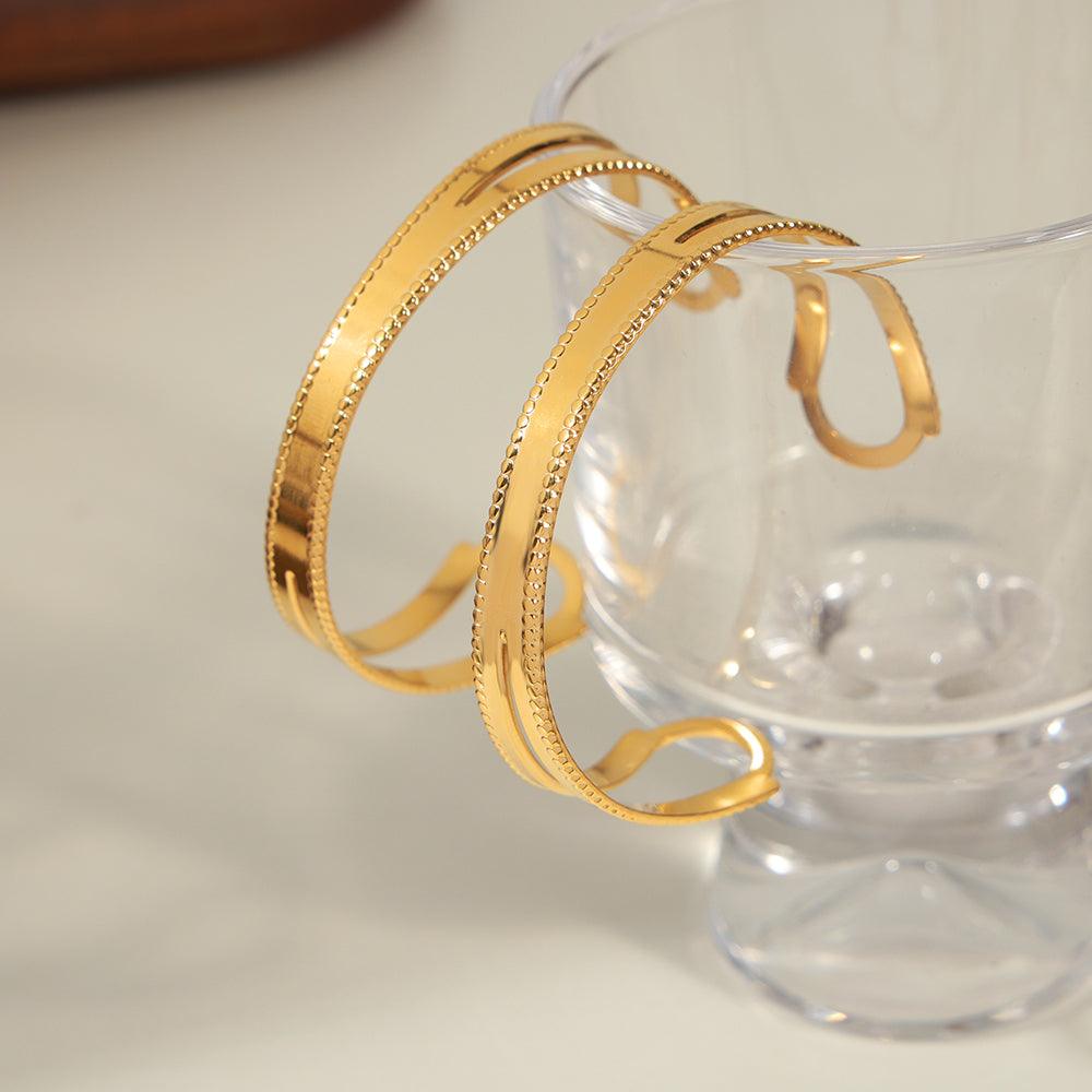 Wholesale Elegant Simple Geometric Titanium Steel Bangle 18K Gold Plated - ChicMeto