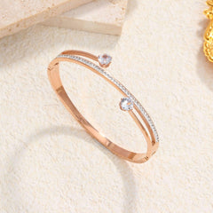 Wholesale Elegant Simple Style Geometric Titanium Steel Plating Rhinestones Inlay 18K Gold Plated Bangle - ChicMeto