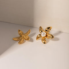 Wholesale INS-Style Personality Trend Pearl Flower Earrings 18K Gold Stainless Steel Inlaid - ChicMeto