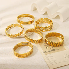 Wholesale Modern Simple Style Round Stainless Steel Plating 18K Gold Plated Bangle - ChicMeto