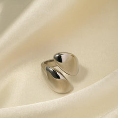 Wholesale Simple Style Commute Asymmetrical Rings Stainless Steel with 18k Gold Plating - ChicMeto