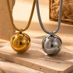 Wholesale Simple Style Round Stainless Steel Plating 18K Gold Plated Pendant Necklace - ChicMeto