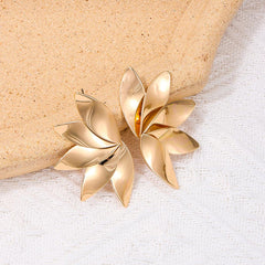 Wholesale Sweet Simple Style Flower Asymmetrical Alloy Ear Studs - ChicMeto