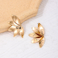 Wholesale Sweet Simple Style Flower Asymmetrical Alloy Ear Studs - ChicMeto