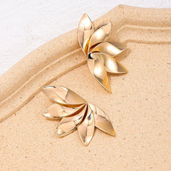 Wholesale Sweet Simple Style Flower Asymmetrical Alloy Ear Studs - ChicMeto